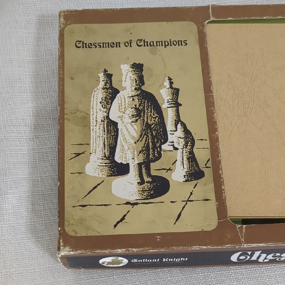 Gallant Knight Chess Set - Picture 3 of 11